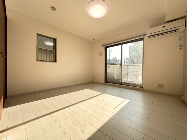 プルメリア東正雀の洋室