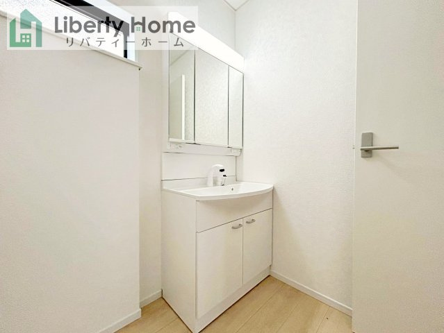 土浦市生田町第4　新築戸建　5号棟の独立洗面台