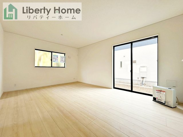 土浦市生田町第4　新築戸建　5号棟の居間・リビング