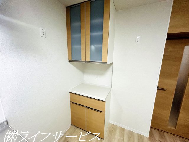 【キッチン】 | ネオハイツ新大阪 | キッチンにはカップボード新設済みです♪（入居前・2024年6月撮影）