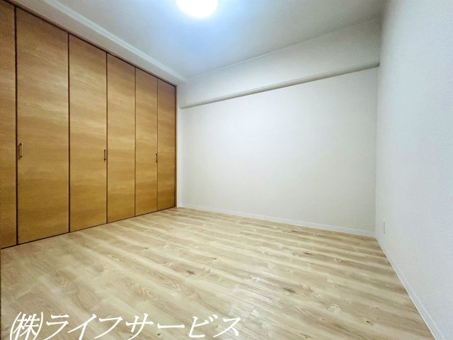【洋室】 | ネオハイツ新大阪 | キャッチ隣の洋室4.5帖／ワイドクローゼット有♪（入居前・2024年6月撮影）