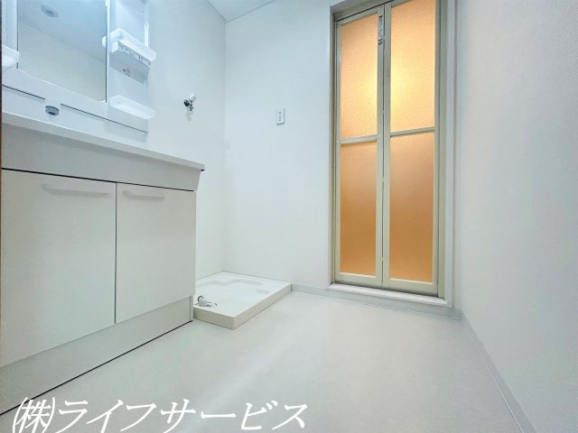 【洗面所】 | ネオハイツ新大阪 | 洗面室／洗面化粧台と洗濯パン新調済♪（入居前・2024年6月撮影）