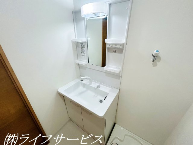 【洗面所】 | ネオハイツ新大阪 | 洗面室／洗面化粧台と洗濯パン新調済♪（入居前・2024年6月撮影）