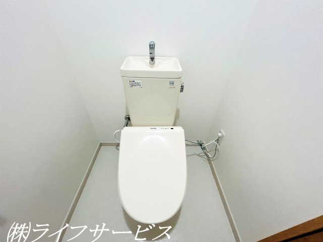 【トイレ】 | ネオハイツ新大阪 | 温水洗浄便座付トイレ新調（入居前・2024年6月撮影）