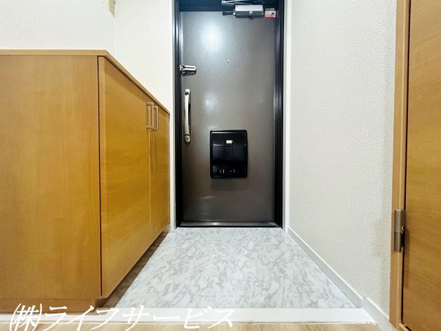 【玄関】 | ネオハイツ新大阪 | 玄関／シューズボックス新調（入居前・2024年6月撮影）