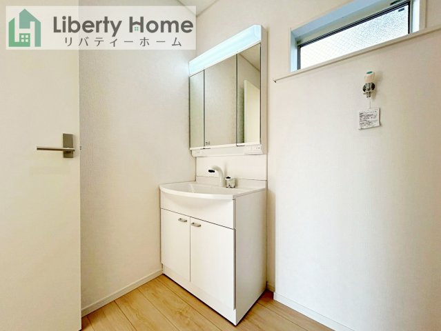 土浦市生田町第4　新築戸建　7号棟の独立洗面台