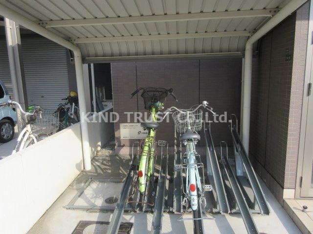 ハピネス浦江のその他共用部分|屋根付き駐輪場です