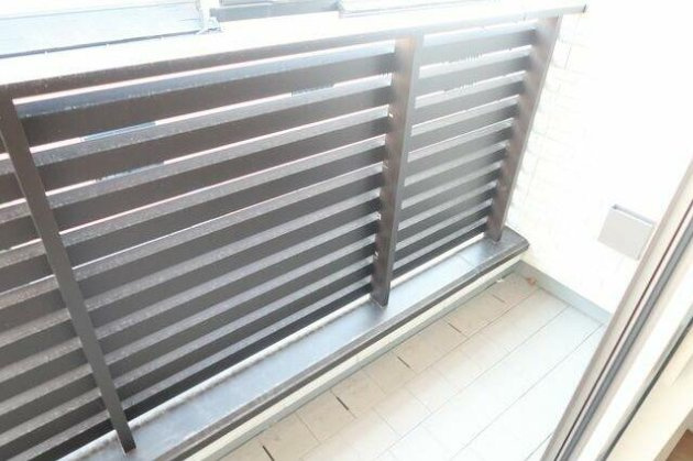 イハナガーデンB棟のバルコニー