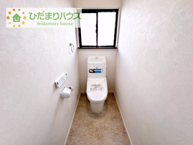 【トイレ】 | つくば市東光台2丁目　中古戸建　 | 小窓が付いているので、トイレも明るい空間になっております♪