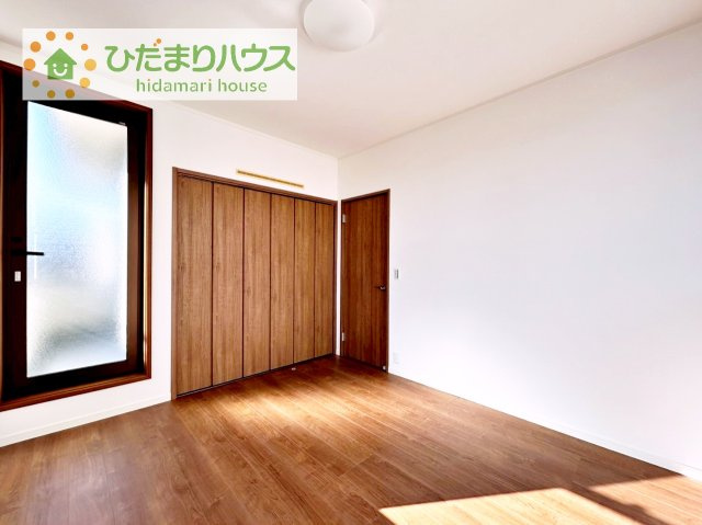 【寝室】 | つくば市東光台2丁目　中古戸建　 | 天井の高い主寝室！ゆっくりと過ごせる大人のくつろぎ空間！