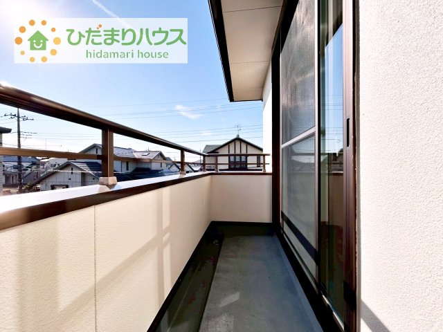 【バルコニー】 | つくば市東光台2丁目　中古戸建　 | ワイドなバルコニーで、ご家族全員のお洋服もらくらく干せちゃいます( *´艸｀)