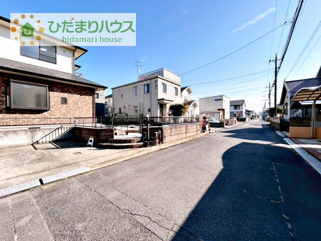 【前面道路含む現地写真】 | つくば市東光台2丁目　中古戸建　 | 前面道路は人通りが少ないので安心です☆