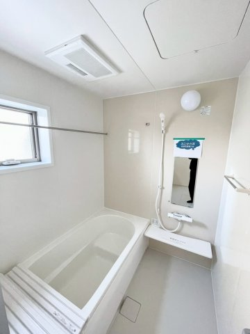 耐震等級３！ご成約プレゼント対象物件！の浴室|浴室乾燥機付きのお風呂です♪窓もあるので換気などもしっかりできます！！　１号棟