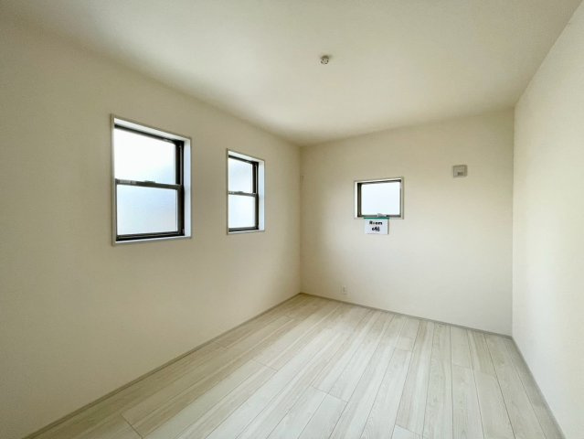 耐震等級３！ご成約プレゼント対象物件！の洋室|日当たり風通しともに良好！明るく朝を迎えられるつくりになっています♪　１号棟