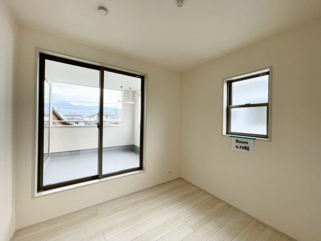 耐震等級３！ご成約プレゼント対象物件！の洋室|日当たり風通しともに良好！明るく朝を迎えられるつくりになっています♪　１号棟