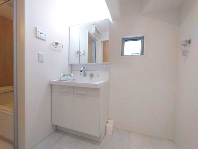 GRAFARE REUSE HOUSE　緑区鏡田　売戸建の独立洗面台|2024年4月築！築浅物件です！