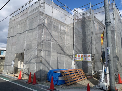 【前面道路含む現地写真】 | Livele Garden.S松原南新町1丁目　3号棟 | スーパーやコンビニなどの生活利便施設が徒歩圏内！小中学校も近く、子育てファミリーにも嬉しいエリアです。（2025年12月撮影）