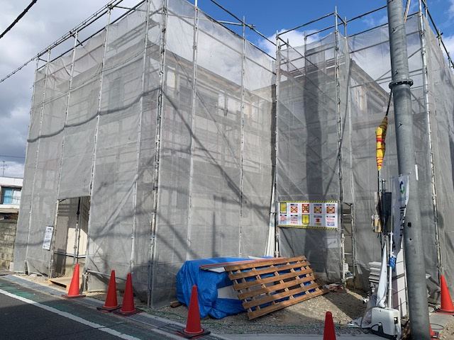 【前面道路含む現地写真】 | Livele Garden.S松原南新町1丁目　3号棟 | スーパーやコンビニなどの生活利便施設が徒歩圏内！小中学校も近く、子育てファミリーにも嬉しいエリアです。（2025年12月撮影）