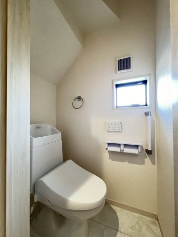 北葛城郡広陵町萱野3期　3号棟のトイレ|温水洗浄便座付きトイレ