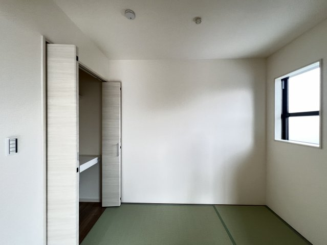 北葛城郡広陵町萱野3期　3号棟の和室|洋風和室3帖　押入れ付き