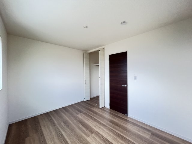 北葛城郡広陵町萱野3期　3号棟の子供部屋|洋室6帖　収納付き