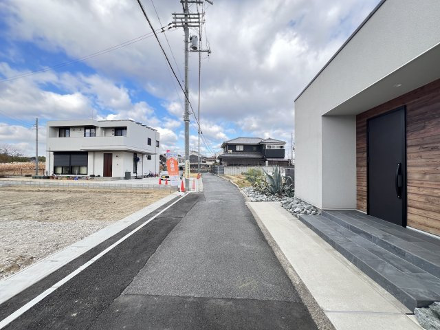 北葛城郡広陵町萱野3期　3号棟の前面道路含む現地写真