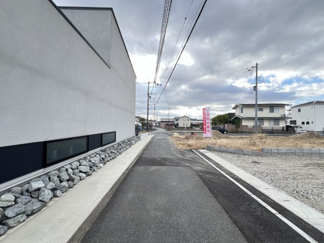 北葛城郡広陵町萱野3期　3号棟の前面道路含む現地写真