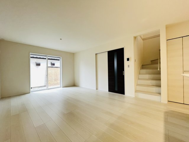 豊明市栄町新左山1-197『仲介手数料無料』新築戸建ての居間・リビング