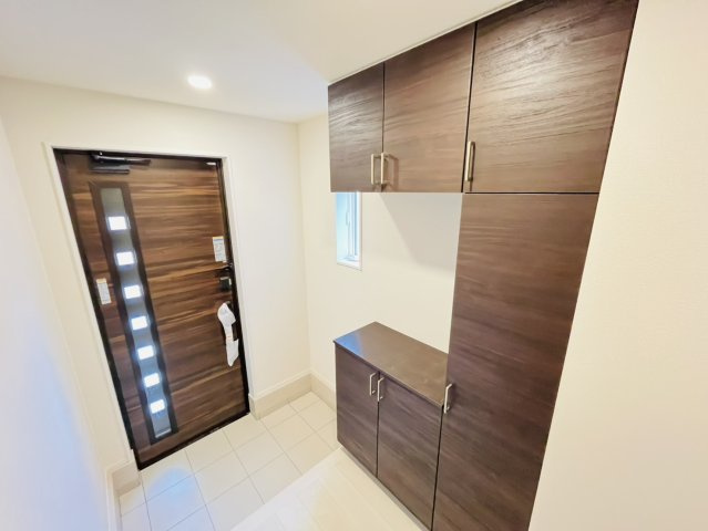 豊明市栄町新左山1-197『仲介手数料無料』新築戸建ての玄関