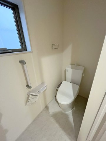 三郷市彦川戸1丁目　新築戸建　全1棟のトイレ|同施工会社の参考写真になります。