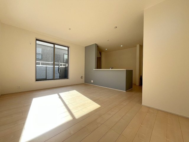 三郷市彦川戸1丁目　新築戸建　全1棟の居間・リビング|同施工会社の参考写真になります。