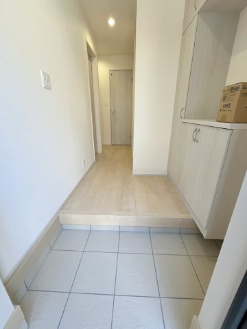 三郷市彦川戸1丁目　新築戸建　全1棟の玄関|同施工会社の参考写真になります。