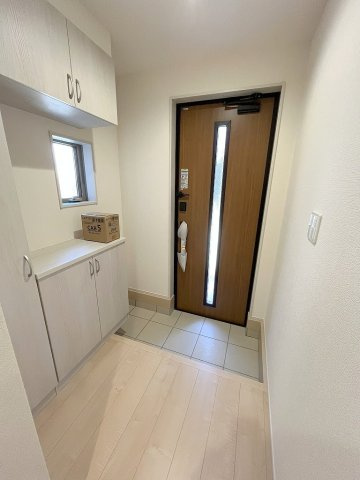 三郷市彦川戸1丁目　新築戸建　全1棟の玄関|同施工会社の参考写真になります。