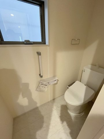 三郷市彦川戸1丁目　新築戸建　全1棟のトイレ|同施工会社の参考写真になります。