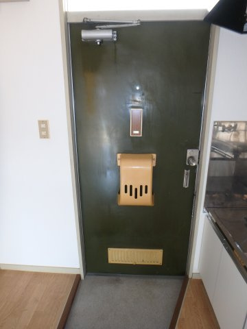 イズミコーポの玄関