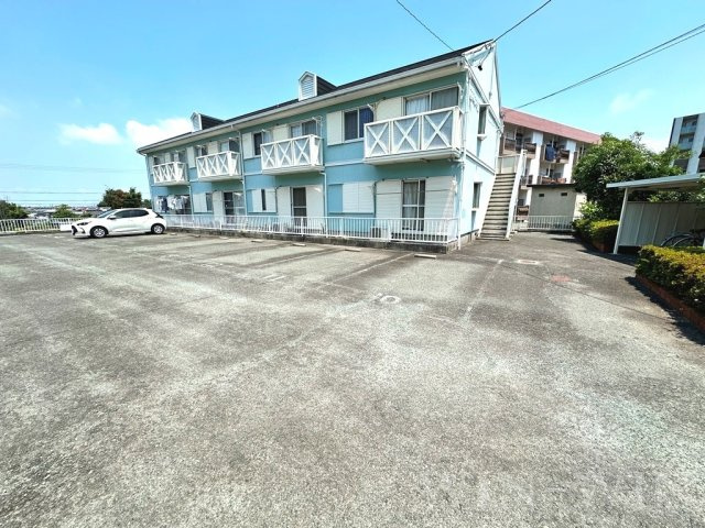 高師パークハイツ B棟の駐車場