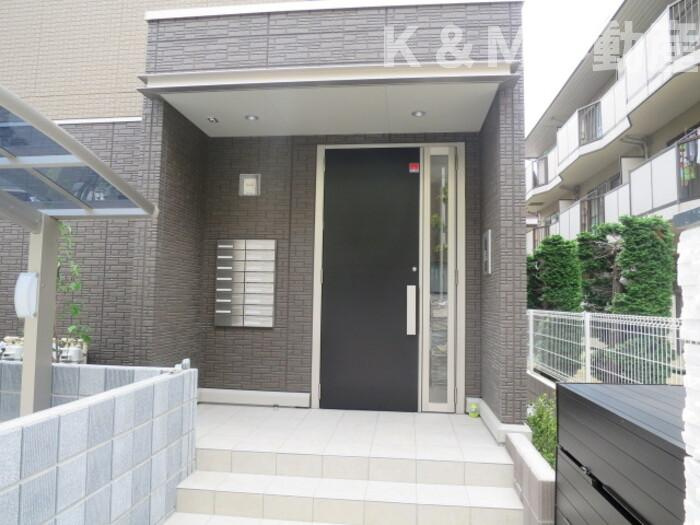 Arcobalenoのエントランス|建物の内部です