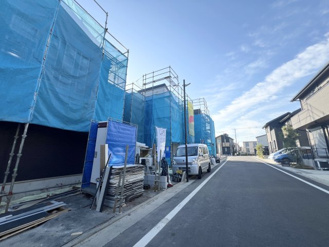 武蔵村山市神明　新築戸建　全4棟　の前面道路含む現地写真