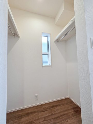 【収納】 | 知多市つつじが丘三丁目2期　1号棟 | 2階廊下のファミリークローゼット