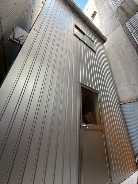 Land千日前横丁の外観