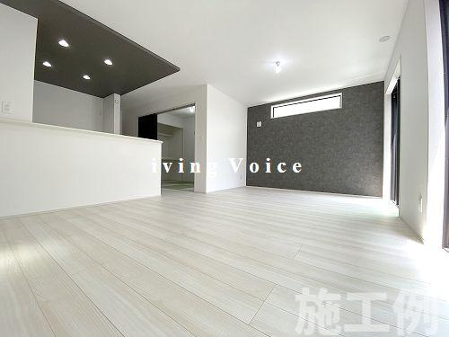 【居間・リビング】 | 【仲介手数料０円】小田原市小竹　新築一戸建て　全2棟 | 小田原市小竹　新築一戸建て　全2棟