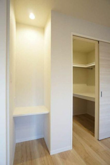 【内装】 | レオナ雅 | 別のお部屋の写真です。