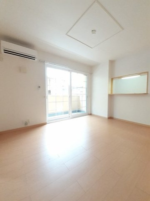 【内装】 | マルス・ミーション | 明るい色調の室内です