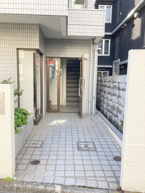 ヴィラクリザンテム白金のエントランス