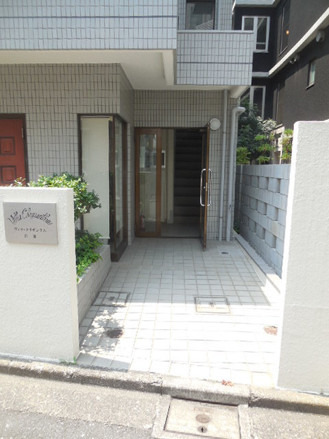 ヴィラクリザンテム白金のエントランス