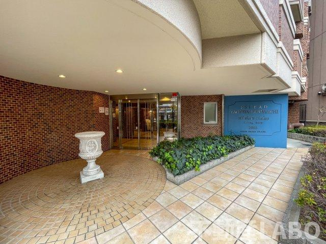 エスリード八尾北本町のエントランス