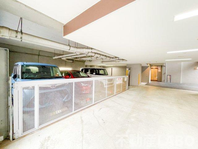 エスリード八尾北本町の駐車場