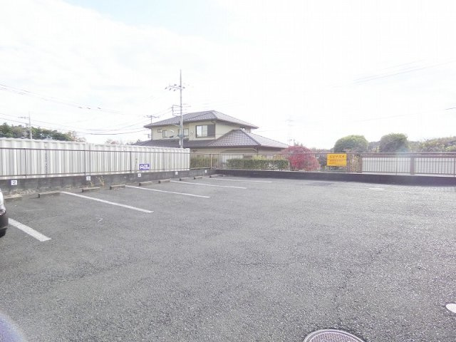 ルピナス5の駐車場
