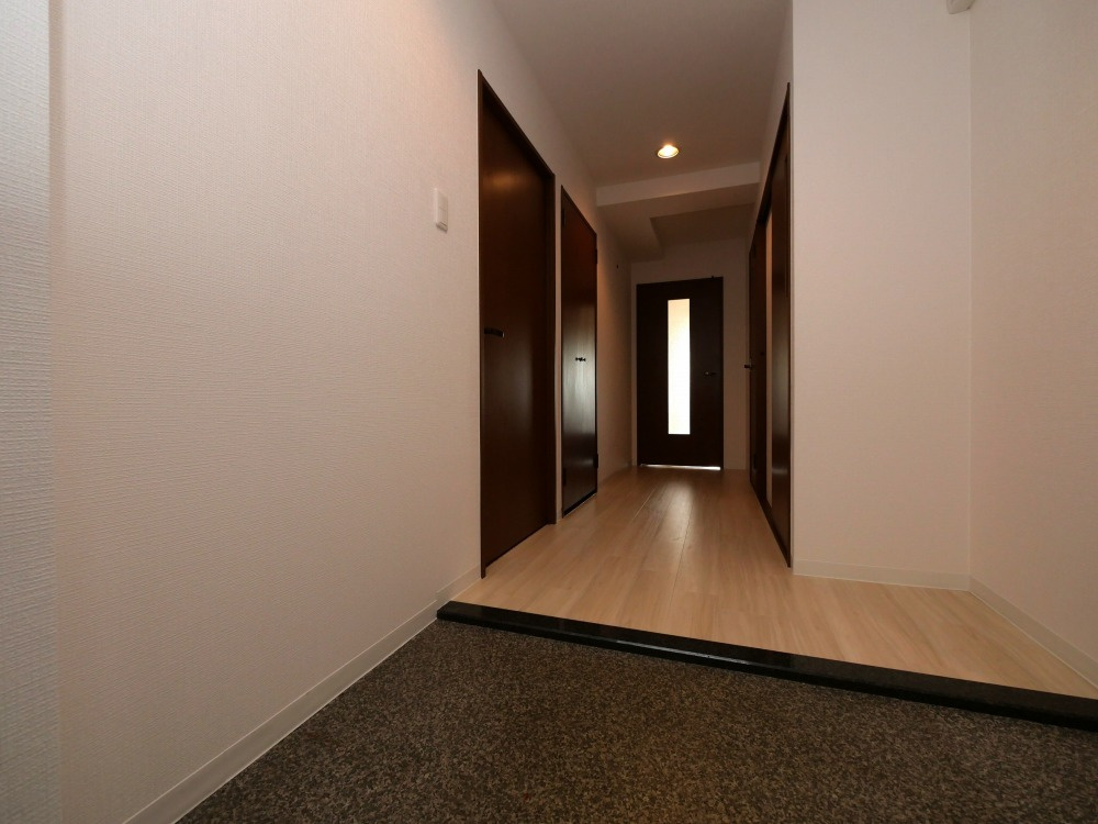 フォレスタ育和の玄関