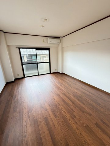 久留米市合川町の賃貸マンションの居間・リビング